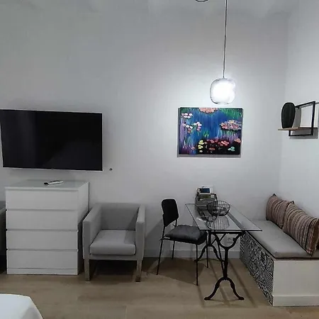 A H Monet Estudio Apartment